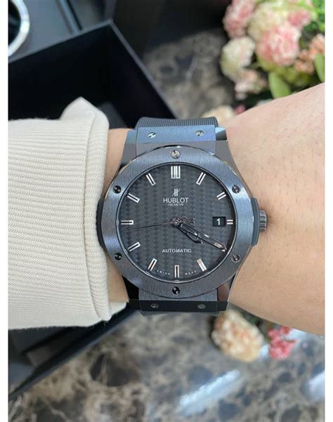 hublot classic fusion black carbon fiber dial wrist